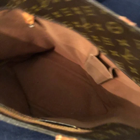 Authentic Louis Vuitton very nice bag. I have had it a while not using … - Picture 2 of 16